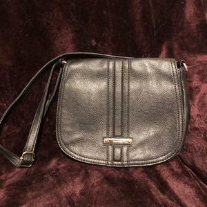 Nine West black leather bag w/adjustable strap.